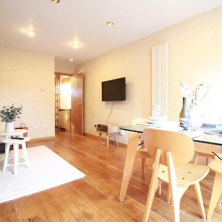 Cheerful Two-Bedroom Residential Home Oxford Exterior photo